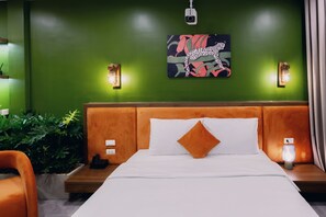 Suite monolocale Deluxe, balcone, vista città | Una scrivania, Wi-Fi gratuito