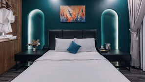 Monolocale Deluxe, balcone, vista città | Una scrivania, Wi-Fi gratuito