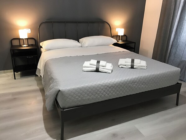 Internet, bed sheets - Vrbo Property (Roma)
