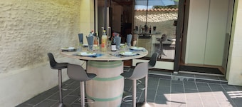 Between river and town center - air-conditioned - 2 WCs - enclosed courtyard