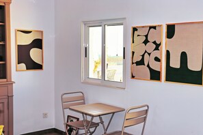 Dining - Exceptional extended stays in luxury rooms 15 minutes from Elche. (Crevillent)