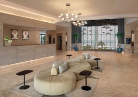 Coin salon dans le hall