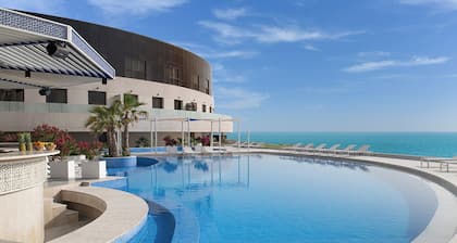 Ray Hotel by Cloud 7