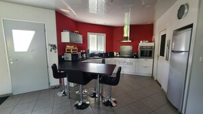 Private kitchen - Vrbo Property (Dignac)