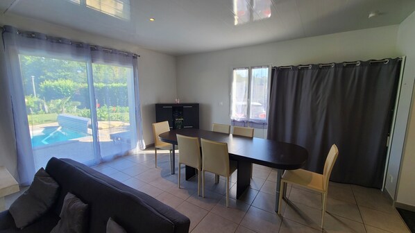 Dining - Vrbo Property (Dignac)