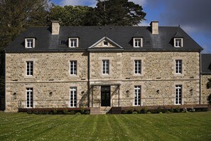 Exterior - Vrbo Property (22740 LEZARDRIEUX)