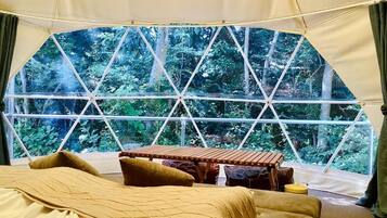 Tienda de campaña estándar, vista a la montaña | Wifi gratis y ropa de cama