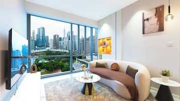 Luxury Two bedrooms Apartment KLCC Park View | Oppholdsområde | En 43-tommers smart-TV med digitale kanaler samt Netflix