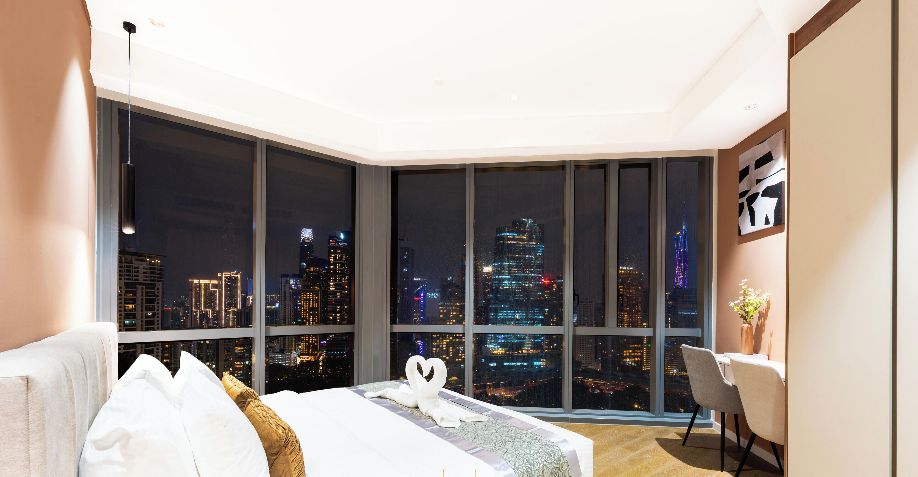 Premium One Bedroom+1 KLCC Park View | Egyptian cotton sheets, premium bedding, down comforters, desk