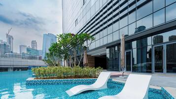 Kolam renang outdoor
