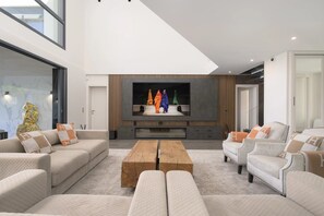 Interior - Magnificent contemporary villa with swimming pool (Biot)