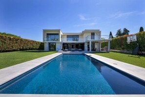 Pool - Magnificent contemporary villa with swimming pool (Biot)