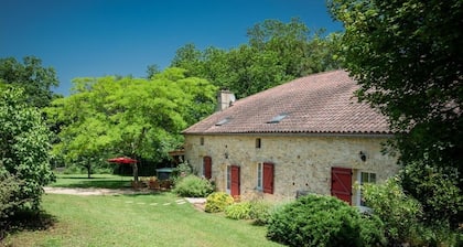 La Ferme de Belbouys, vacation home in oasis of calm, dogs welcome!