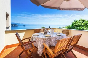 Outdoor dining - Hostdomus - Villa Verde (Voze)