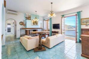 Living area - Hostdomus - Villa Verde (Voze)