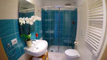 Comfort Double Room, City View | Bathroom | Shower, hair dryer, towels, soap