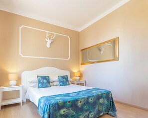 Comfort-Doppel- oder -Zweibettzimmer, Balkon, Stadtblick | Schreibtisch, Bügeleisen/Bügelbrett, kostenloses WLAN