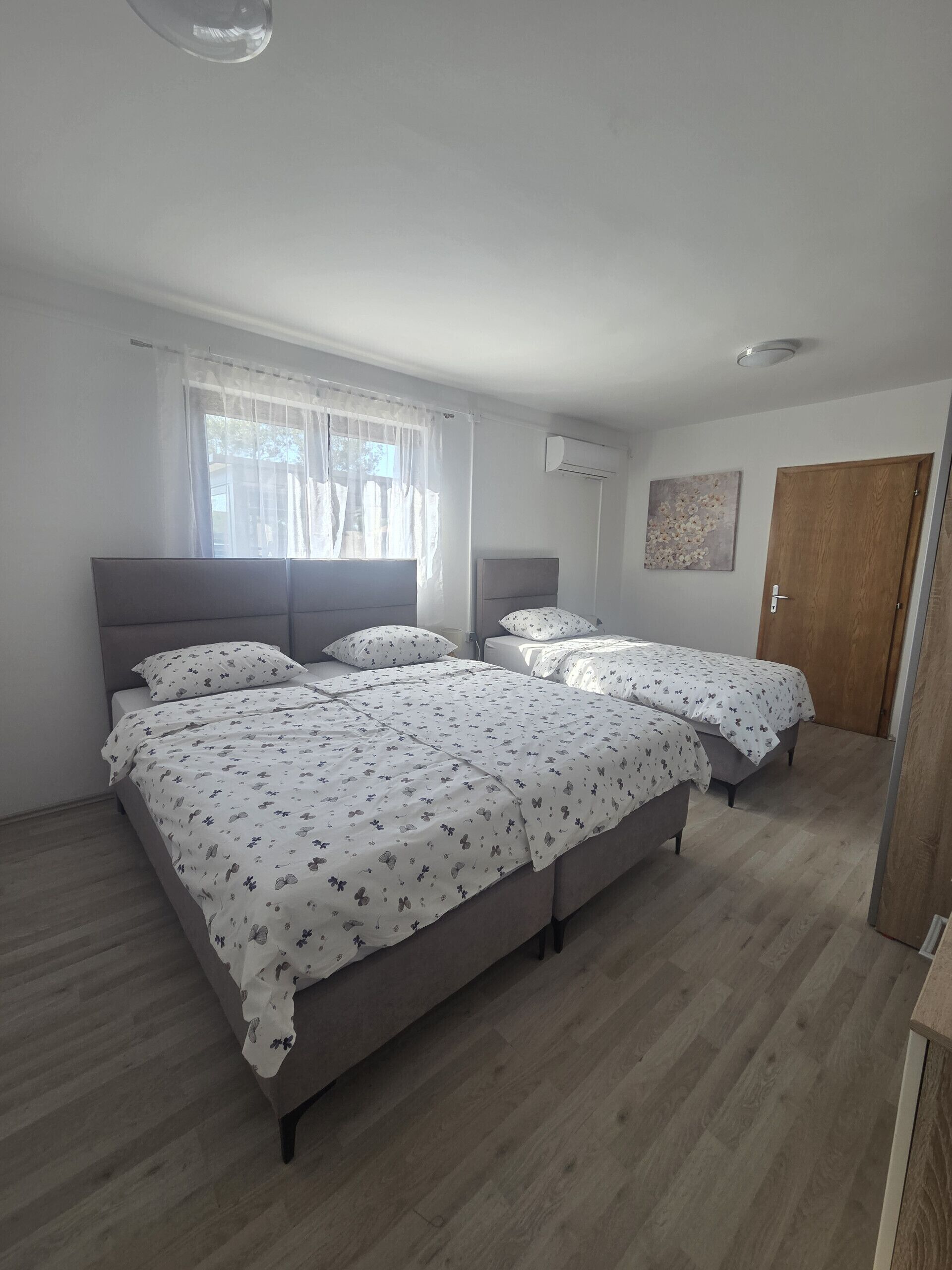 3 bedrooms, iron/ironing board, free WiFi, bed sheets