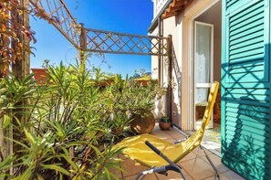 Property grounds - Hostdomus - Villa Viola City Terrace Suite (Finale Ligure)