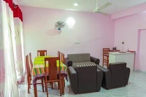Living area - Lakeside Villa (Anuradhapura)