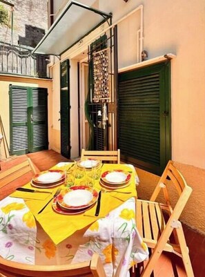 Outdoor dining - Vrbo Property (Finale Ligure)