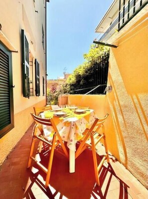 Outdoor dining - Vrbo Property (Finale Ligure)