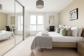 2 bedrooms, iron/ironing board, free WiFi, bed sheets - Comfortable 2BR Flat Beside Arsenal Stadium for 4 (London)