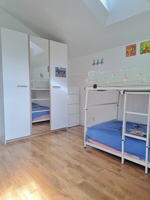 Bügeleisen/Bügelbrett, kostenloses WLAN, Bettwäsche