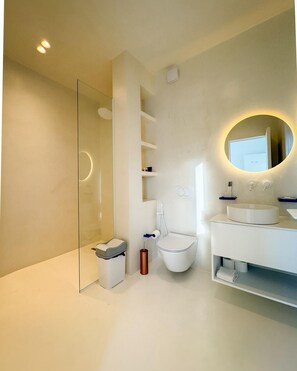Hair dryer, towels, soap, shampoo - Vatër by the lake (Shiroka)