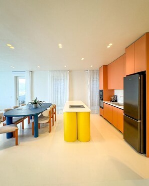 Fridge, microwave, oven, stovetop - Vatër by the lake (Shiroka)