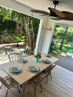 Outdoor dining - Vrbo Property (Rivière Noire District)