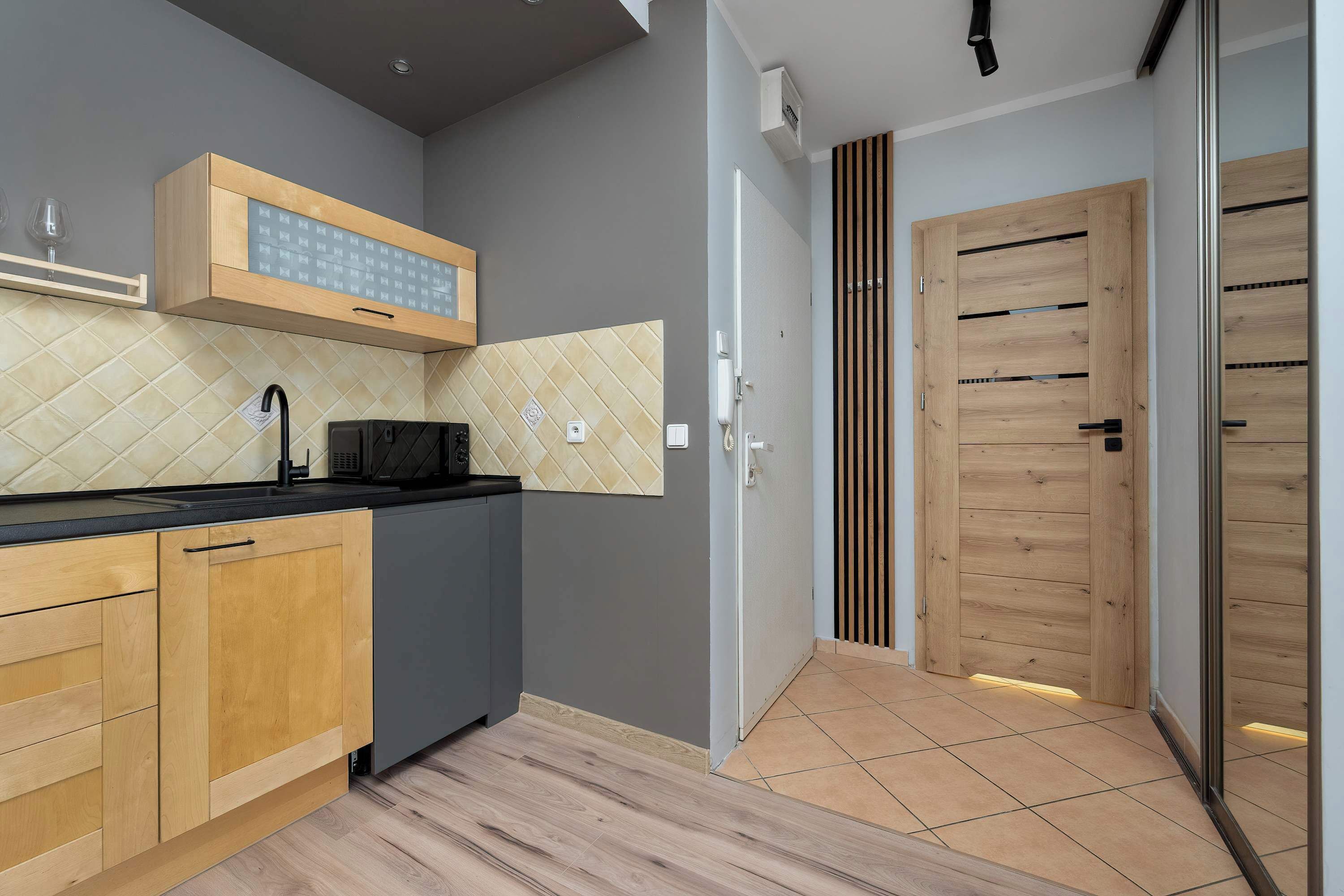 Kühlschrank, Mikrowelle, Herdplatte, Geschirrspüler