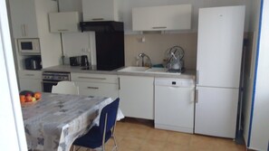 Private kitchen - Vrbo Property (Arvert)
