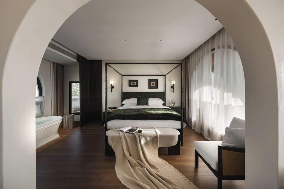 Comfort Double Room, Partial Lake View