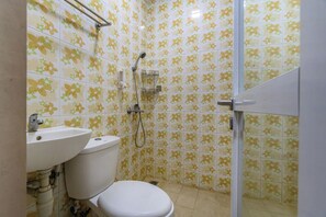 Quarto casal luxo | Banheiro | Chuveiro, toalhas de banho