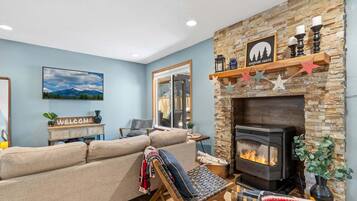 Smart TV, fireplace