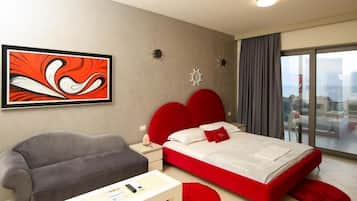 Family Apartment, Sea View | Meja