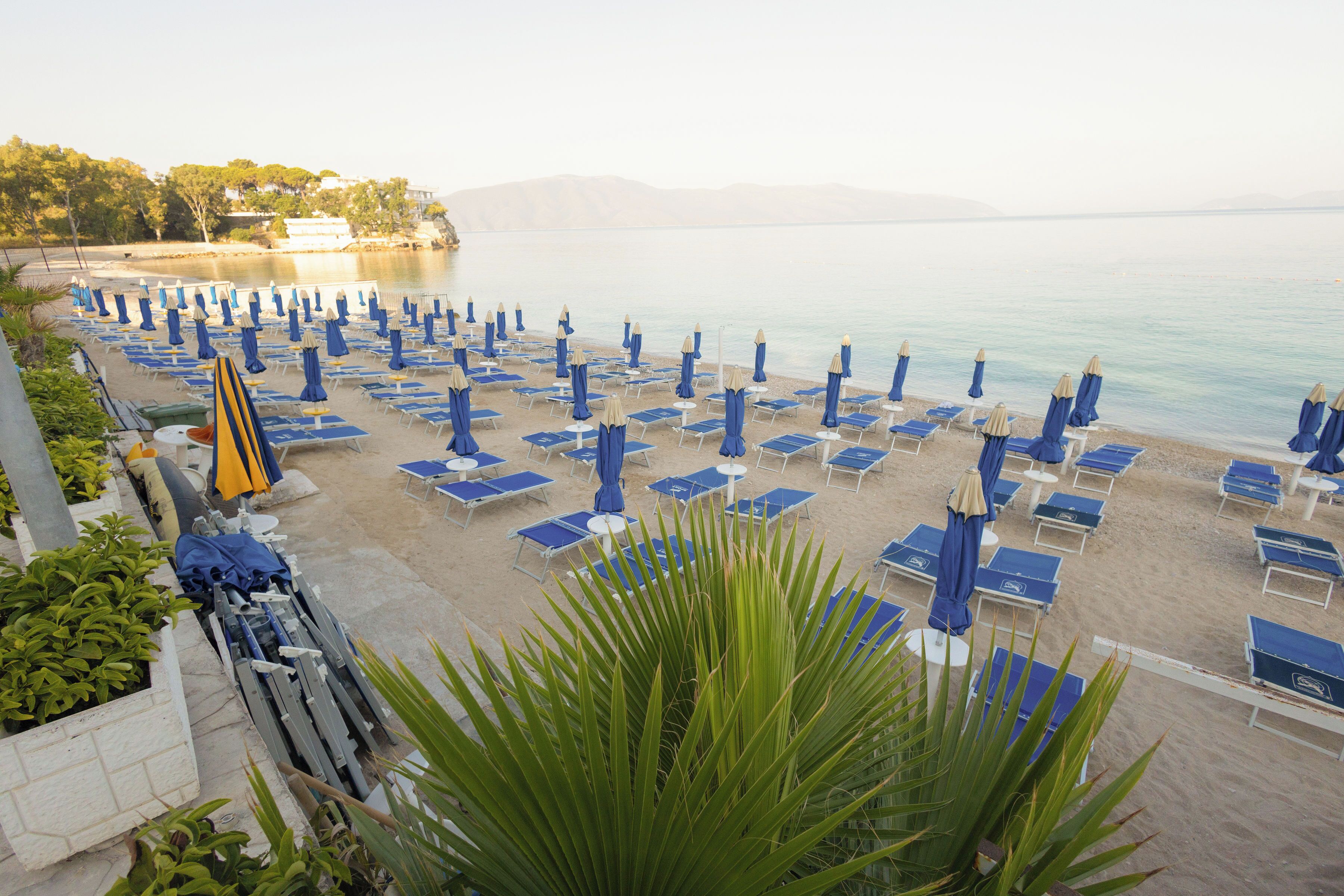 Plage privée à proximité, chaises longues, parasols, bar de plage