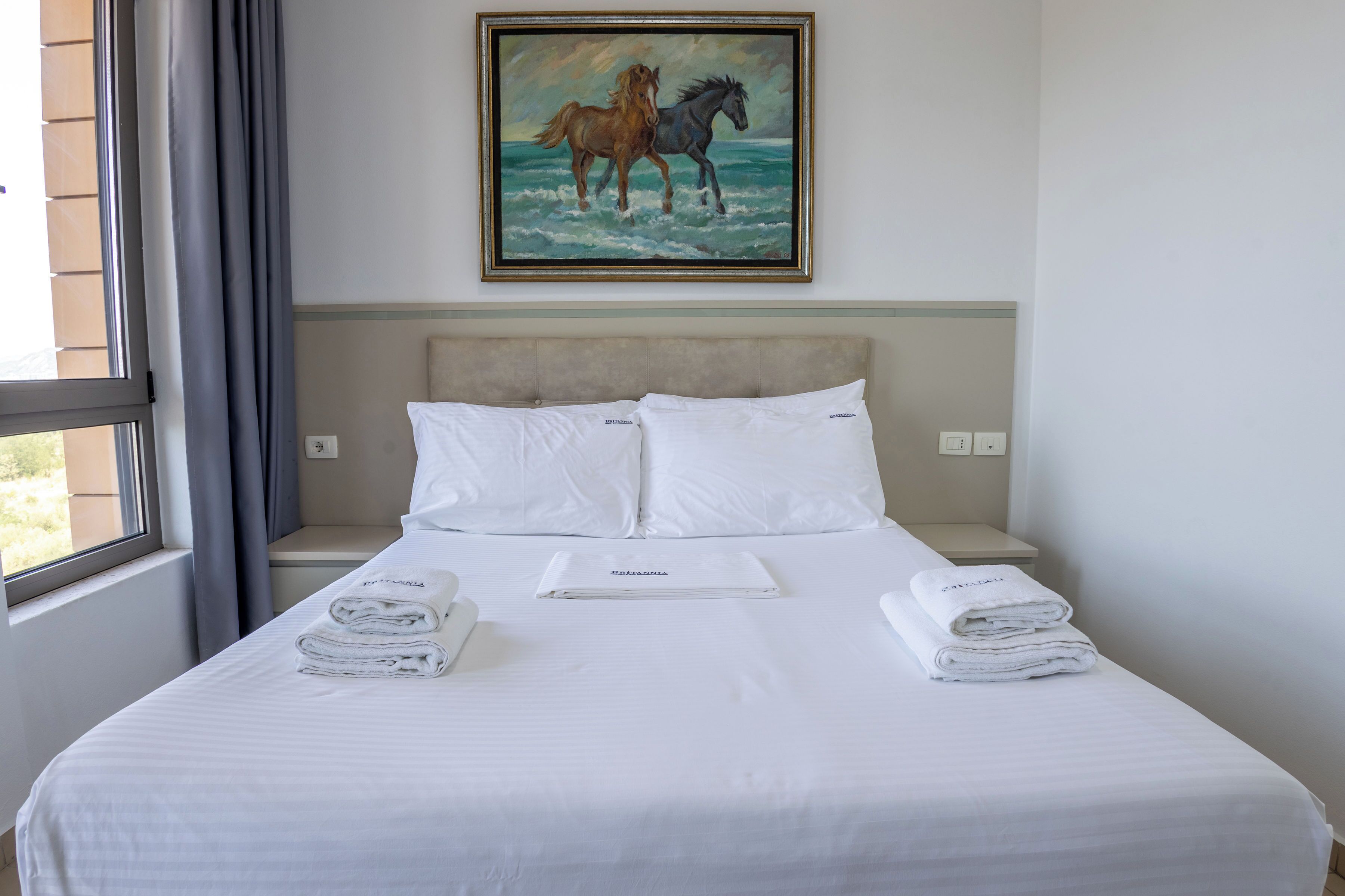 Standard Apartment, 1 Bedroom | Desk, bed sheets