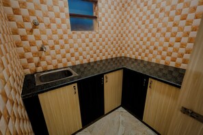 Habitación Deluxe | Baño | Regadera, toallas, jabón, papel de baño 
