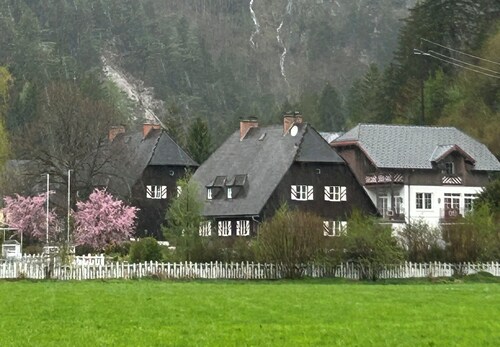 Pure nature vacation: vacation home with 4 self-contained apartments by the Salza waterfall