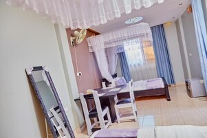Quarto solteiro luxo, sacada, vista para o rio | Wi-Fi de cortesia