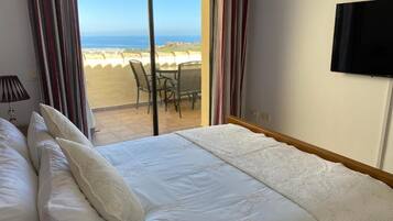 Apartamento, 2 habitaciones, piscina privada | Balcón