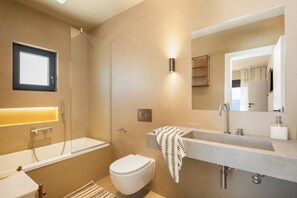 Shower, towels, toilet paper - Villa Belo Krug (Jesenice)