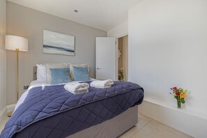 Room - Bright Stylish flat in Brighton w/ lift access | Near Beach & Station (Brighton and Hove)