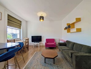 Living area - Two bed flat near King's Cross St Pancras (London)