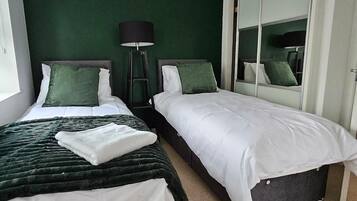 3 bedrooms, iron/ironing board, Internet, bed sheets