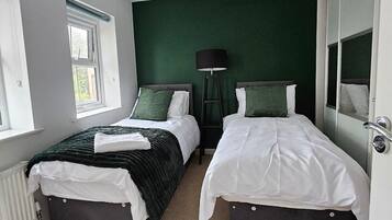 3 bedrooms, iron/ironing board, Internet, bed sheets