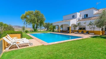 Chalet Luxury, balcone, vista giardino | Piscina | Piscina all'aperto