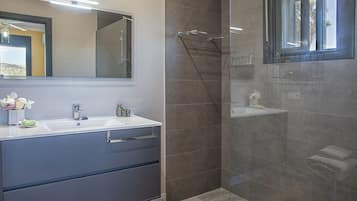 Luxury Chalet, Balcony, Garden View | Bathroom